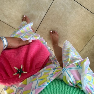 Bolso de mano de rayas con detalle brillante y estrellas de mar verdes de toalla rosa / Bolso de mano de rayas con diamantes / Accesorios para vacaciones