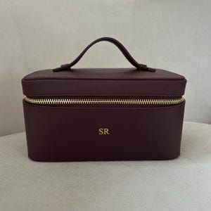 Leren gepersonaliseerde make-uptasje met hot stamp-monogram | Make-updoos | Minimalistisch goud gepersonaliseerd | Cadeau-ideeën | Bourgondië | Zwart | Roze