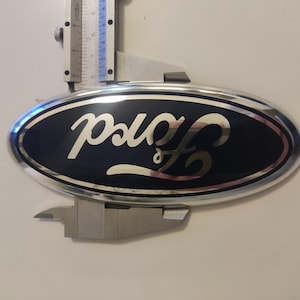 Emblema Ovalado Ford 9 Pulgadas En Negro Y Cromo Para Parrilla Y Portón Trasero | Pieza Original, Varios Modelos 2005-2014