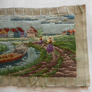 Peaceful WATER SCENE Needlepoint Canvas to Frame Finished Wool Stitched Cottages Boats Figures Gray Sky Green Fields Antique 8.5 x 13 Find Bild 3