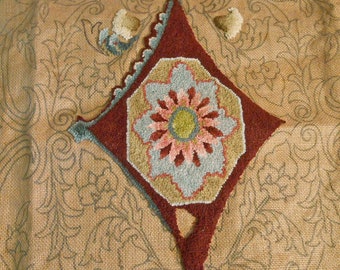 Burlap Rug Pattern Scrolls Flowers Pearl McGown #801 Ravar OSV Sturbridge Partial Start