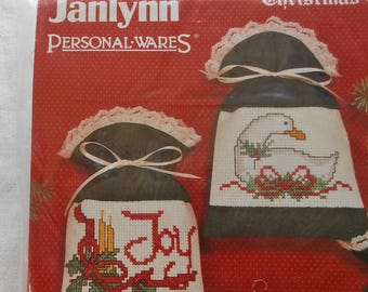 Cross Stitch Holiday Sachets Kit To Make 4 Cheery Bags Unopened Vintage Janlynn
