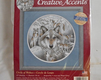 CIRCLE of WOLVES KIT Counted Cross Stitch Wild Animal Scenes Embroidery Floss 14 Count Aida Cloth Chart Instructions 16" Unopened C A 79008