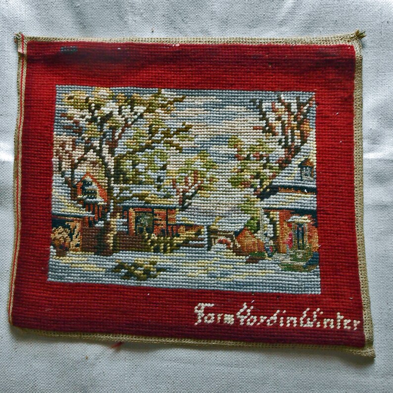 Peaceful WATER SCENE Needlepoint Canvas to Frame Finished Wool Stitched Cottages Boats Figures Gray Sky Green Fields Antique 8.5 x 13 Find Bild 5