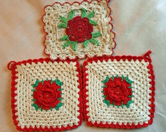 3 RED ROSE Crochet Pot Holders Raised Texture Blooms Green Leaves Hand Stitched Unused 1940 Kitchen Finds Vintage Table Pretties Wall Art