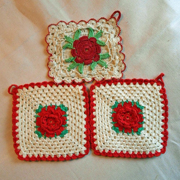 3 RED ROSE Crochet Pot Holders Raised Texture Blooms Green Leaves Hand Stitched Unused 1940 Kitchen Finds Vintage Table Pretties Wall Art