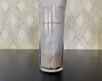 Vaso alto con el logotipo rojo de Johnnie Walker
