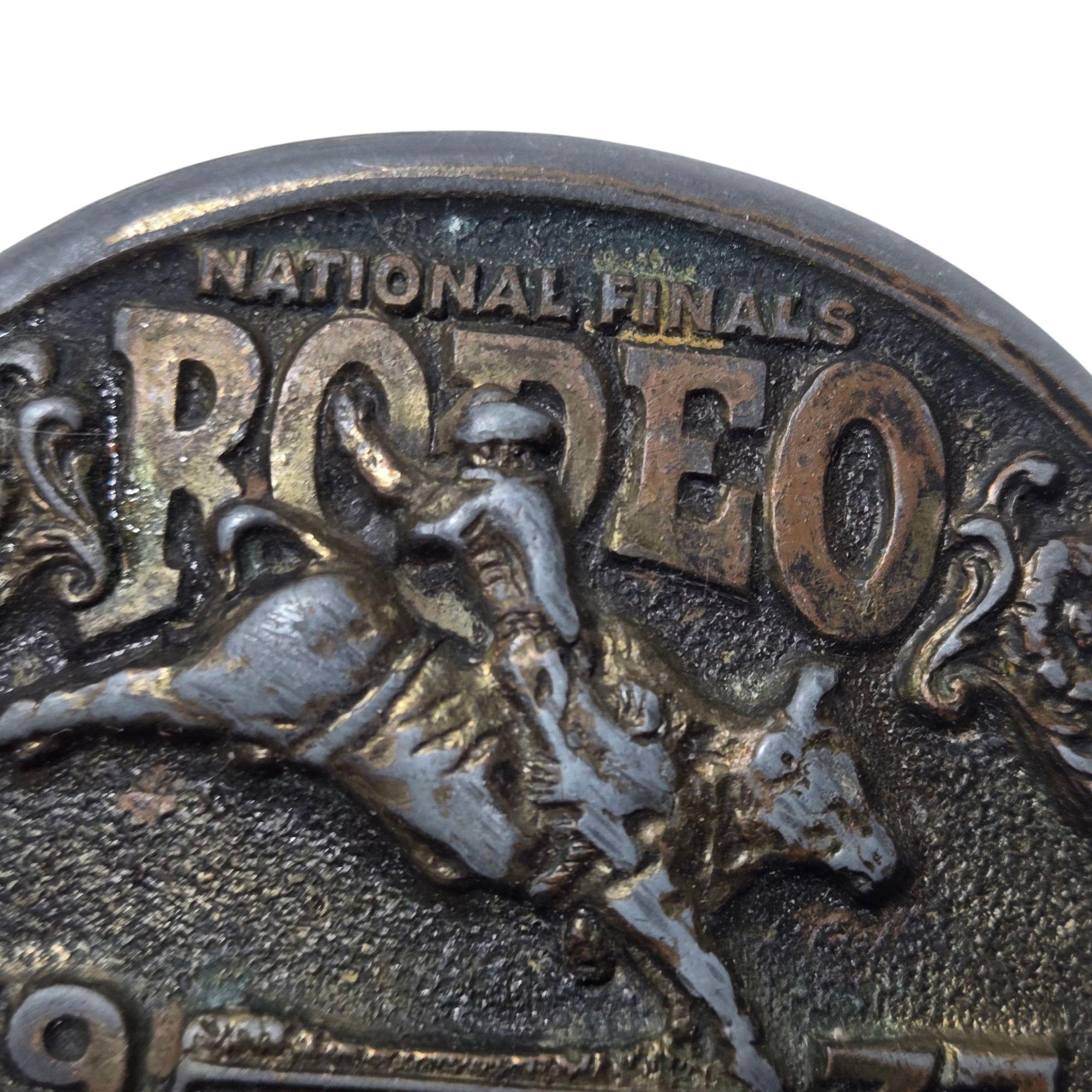 1977年ナショナル・ファイナルズ・ロデオ・ベルト・バックル・ブル