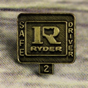 Ryder Safe Driver Lapel Hat Pin 2 Years Truck Driving Semi Asphalt Cowboy Vintage