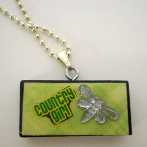 Land meisje Dragonfly Collage Domino ketting hanger teruggewonnen Mixed mediakunst