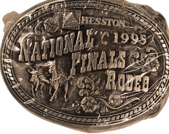 Boucle De Ceinture Montana Silversmiths – NFR Hesston 2014, Métal, 4x3.25 Pouces