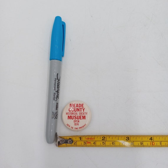 Meade County Kansas Pin Pinback Button Vintage 1974 Historical Museum View 2