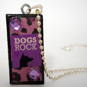 Honden Rock Collage Domino ketting hanger teruggewonnen Mixed Media kunst Purple Leopard