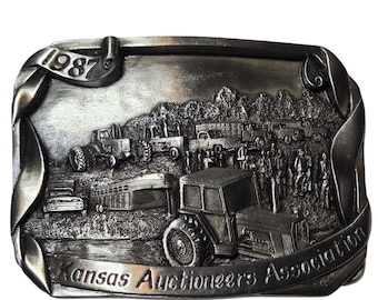 Subasta de tractores agrícolas con hebillas de cinturón de la Asociación de Subastadores de Kansas de 1987