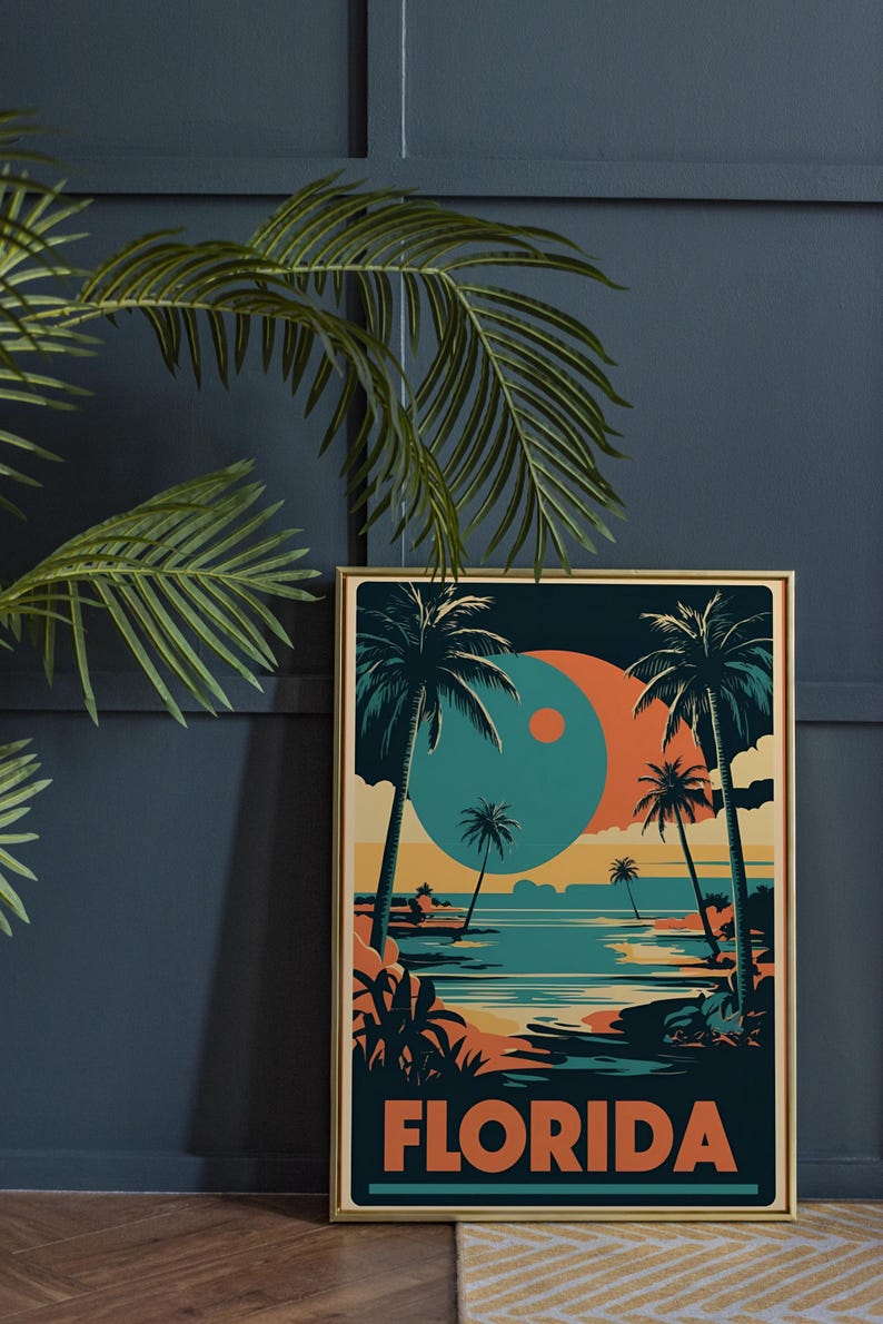 Peut inclure: Une affiche de style r&eacute;tro avec une sc&egrave;ne de coucher de soleil repr&eacute;sentant des palmiers, un soleil bleu et orange, et le mot "FLORIDA" en lettres orange.