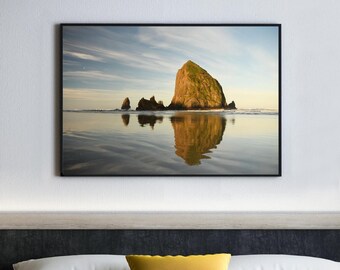Cannon Beach Fotografie, Haystack Rock, Stimmungsvoller Sonnenaufgang, Vertikale Landschaftskunst, Küste von Oregon, Sea Stack Print, Pazifischer Nordwesten