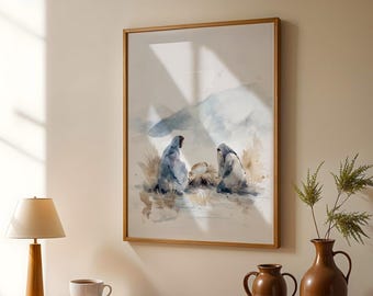 Könnte beinhalten: Ein gerahmtes Aquarellgemälde zeigt zwei Figuren in blauen Gewändern, die sich in der Nähe einer Krippe niederknien. Das Kunstwerk mit einem hellbraunen Holzrahmen ist vor dem Hintergrund sanfter blauer Berge und Beigetönen platziert. Religiöses Thema.