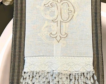 Embroidered monogram Towel personalized fingertip Towel Serviettes de Toilette brodée personnalisées monogramme