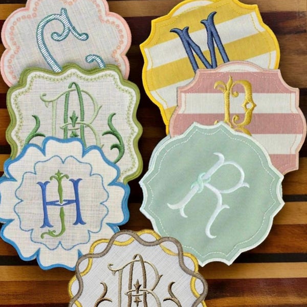 Monogrammed Scalloped Edge Cocktail Napkins Coasters housewarming Embroidered host gift brodées Serviette en lin Aperitivo coasters