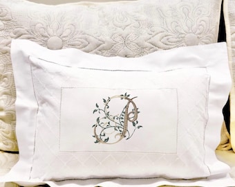 Elegantes Boudoir-Kissen mit Schweizer Punktmuster und Hohlsaumstich, personalisierbar von Giglucci