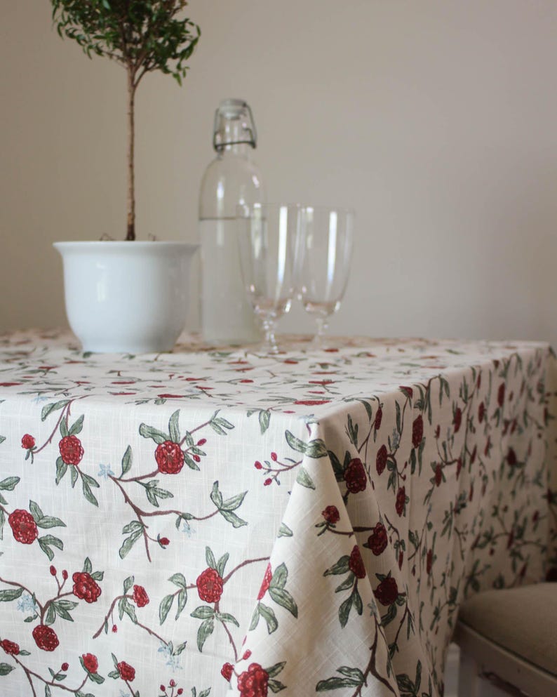 Beautiful red floral mahjong table cloth, crafted from cotton-linen fabric, designed as a washable and reusable square card tablecloth. Perfect for poker nights, holiday gatherings, or as a festive Christmas table cloth. William Morris-inspired floral prints bring elegance and charm to your game table or kitchen. Protects surfaces while adding seasonal style, making it ideal for both casual family dinners and special entertaining. Fits table upto 35" x35"