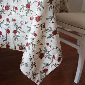Square cotton-linen red floral table cloth, perfect as a mahjong table cover, card tablecloth, or festive Christmas table cloth. Washable, reusable, and eco-friendly, this cloth elevates your game nights while protecting your table. A William Morris-inspired floral print adds timeless elegance for holidays, rehearsal dinners, or casual meals. A durable and stylish game table cloth for poker, bridge, or everyday gatherings.