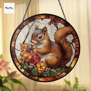 Jesienny witrażowy łapacz słońca z wiewiórką – jesienny leśny zwierzęcy wieszak na okno – pomysł na prezent w stylu leśnym – jesienny design łapacza słońca