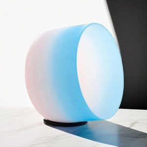 432hz/440hz 8 inch Blue Pink Gradient Frosted Quartz Crystal Singing Bowl for Yoga & Meditation, Meditation Crystal Bowls with Accessories
