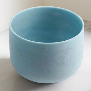 432hz/440hz 8 inch Gemstone Fusion Crystal Singing Chakra Bowl for Yoga & Meditation, Meditation Bowls with Accessories, Crystal Sound Bowls