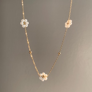 18K Gold Plated Flower Charm Necklace, Pearl Choker Necklace, Pearl Daisy Necklace, Bridesmaids Necklace, Mother's Day gift for her