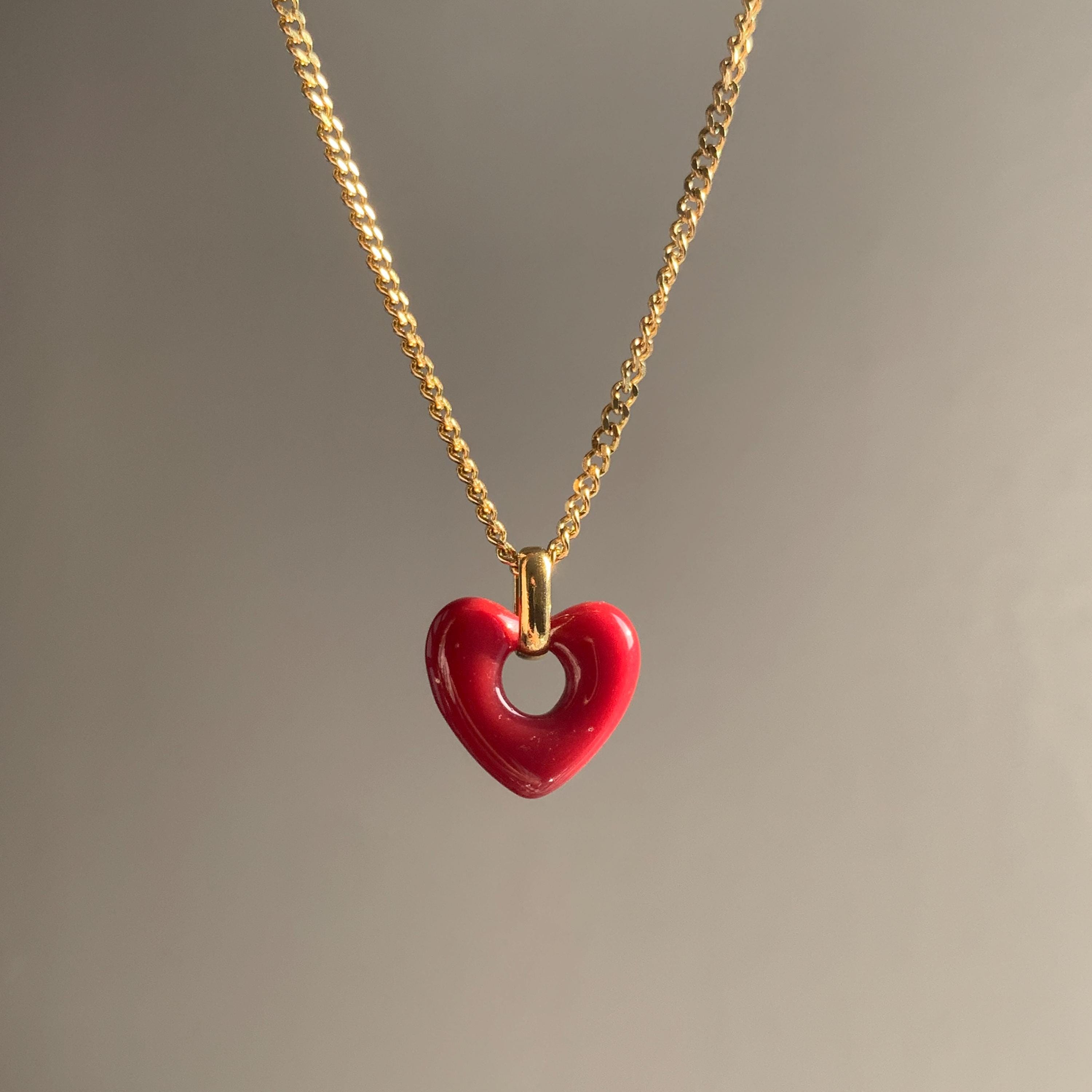 ネックレス・ペンダント Wilhelmina Garcia Gold Pendant Red Heart Necklace Dainty Gold Red Heart Pendant Necklace, 18k Gold Plated