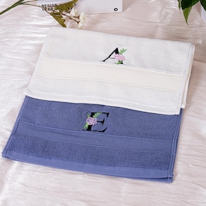 Toalha de mão bordada personalizada com flor de nascimento, toalha de banho personalizada com flor de nascimento, toalha com letra personalizada, artigos de banheiro, toalha de mão com monograma