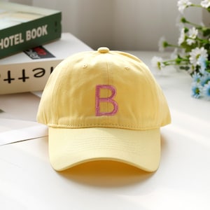 Boné com letras bordadas personalizadas, boné de beisebol da moda, boné unissex com monograma, boné com circunferência de cabeça ajustável, presente para ele e para ela