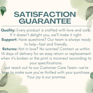 Puede incluir: Una tarjeta informativa blanca con detalles de hojas en acuarela verde que presenta el texto SATISFACTION GUARANTEE. Describe las pol&iacute;ticas de calidad, soporte y devoluciones, incluyendo un plazo de 14 d&iacute;as para reemplazos por errores.