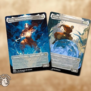 Op de afbeelding: Twee verzamelkaarten met kunstwerken van Aang uit Avatar: The Last Airbender. Eén kaart heet "Aang, Airbending Master" met een blauw-oranje kleurenschema. De andere kaart heet "Aang, Air Nomad" met een vergelijkbaar kleurenpalet.