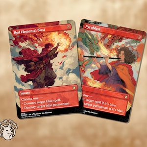Peut inclure: Deux cartes Magic: The Gathering avec des arrière-plans rouge et orange. La carte de gauche s'appelle "Red Elemental Blast" et représente une figure vêtue de rouge lançant un sort. La carte de droite s'appelle "Pyroblası" et représente une femme jouant de la flûte avec un dragon en arrière-plan.