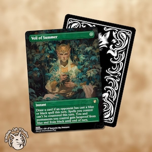 Peut inclure: Une carte à collectionner intitulée Veil of Summer représentant une figure elfique au milieu d'un feuillage vert. Le texte de la carte indique : Draw a card if an opponent has cast a blue or black spell this turn. Spells you control can't be countered this turn. You and permanents you control gain hexproof from blue and from black until end of turn.