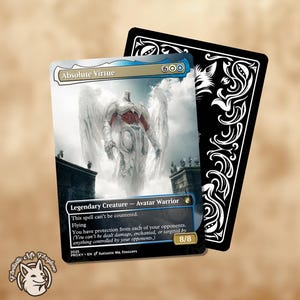 Puede incluir: Una carta de Magic: The Gathering con un Avatar Guerrero con alas blancas y pecho rojo, titulada "Absolute Virtue". La carta incluye texto del juego. Una carta negra con diseños ornamentales blancos está detrás.