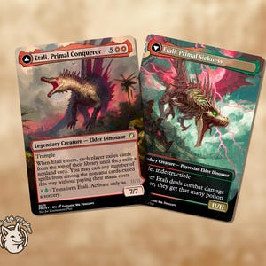 Puede incluir: Dos cartas de juego de fantasía con ilustraciones de dinosaurios. Una carta se titula "Etali, Primal Conqueror" y la otra "Etali, Primal Sickness". Las cartas tienen un esquema de color rojo y verde con texto e ilustraciones de las criaturas.