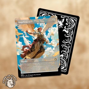 Puede incluir: Carta de fantasía "Angel's Grace" con una ilustración de un ángel contra un cielo azul. La carta tiene texto y está acompañada de una carta negra con diseños decorativos blancos. La carta está marcada como "Not for Tournament Play."