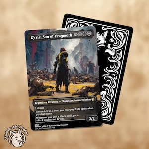 Op de afbeelding: Een Magic: The Gathering-kaart met K'rrik, Zoon van Yawgmoth, een Phyrexian Horror Minion. De kaart heeft een donkere, gedetailleerde illustratie van een figuur in harnas. De achterkant van de kaart is zwart met een wit decoratief ontwerp. De kaart is gelabeld "Not for Tournament Play."