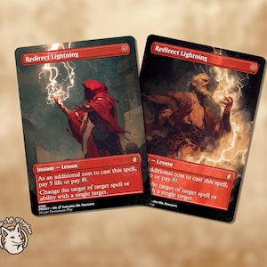 Könnte beinhalten: Zwei "Redirect Lightning" Sammelkarten. Jede Karte zeigt eine Fantasy-Illustration einer Figur, die Blitze beschwört. Die Karten haben einen roten Rand und Text, einschließlich "Instant - Lesson" und Zauberdetails. Die Signatur des Künstlers ist sichtbar.