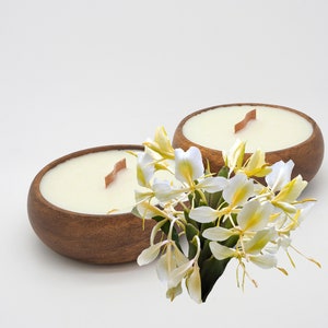 White Hawaiian Ginger (SET OF 2) Candle in Beautiful Acacia Bowl - Tropical Flower - Hawaiian White Ginger - Wooden Wick - Rare Scent