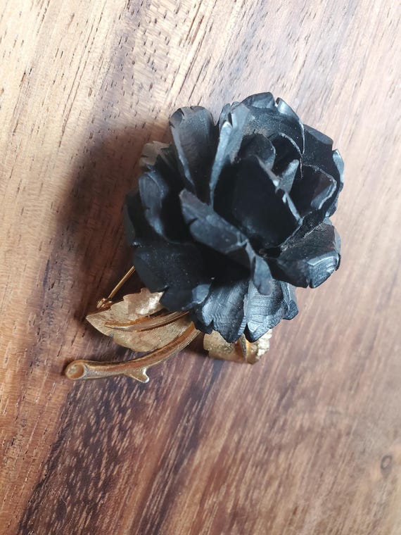 本格派ま! Vintage boucher carved rose - Gem アクセサリー