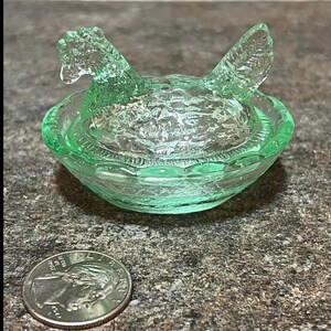Mini Glass Hen on Nest | Salt Cellar | Green, Jadeite, Cobalt, Peach | Miniatures | Vintage | Mini Hen on Nest | Miniature Chicken Bild 8