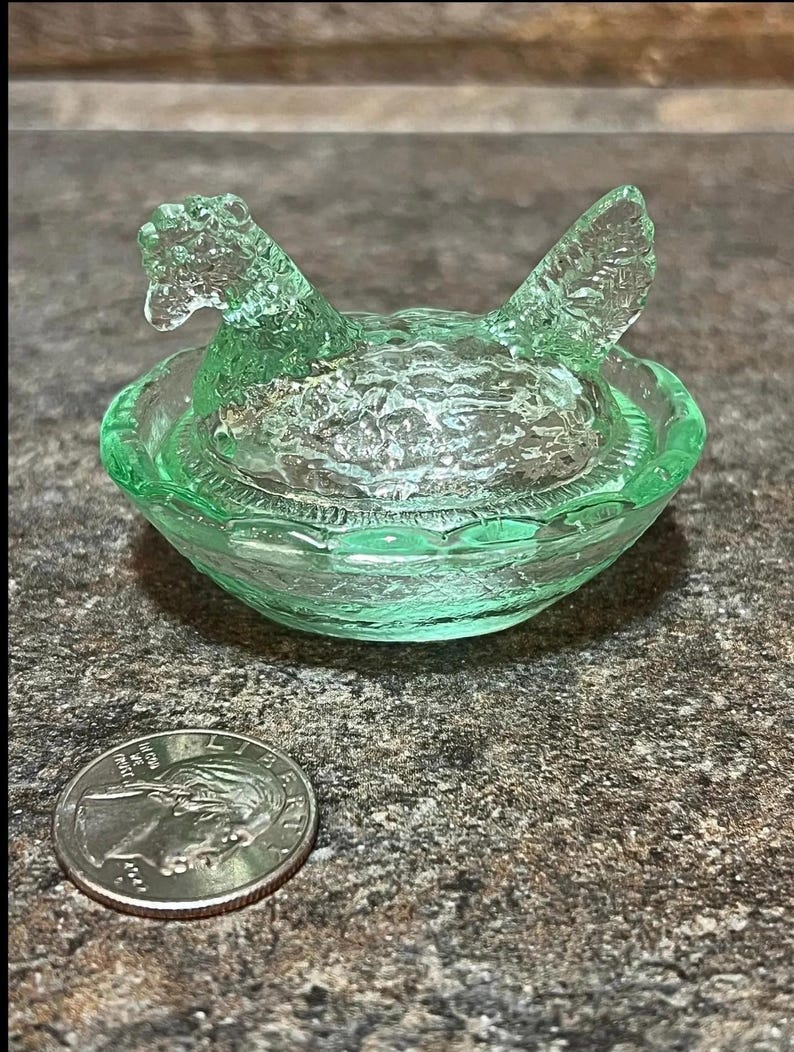 Mini Glass Hen on Nest | Salt Cellar | Green, Jadeite, Cobalt, Peach | Miniatures | Vintage | Mini Hen on Nest | Miniature Chicken Bild 8