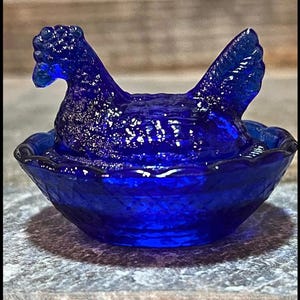 Mini Glass Hen on Nest | Salt Cellar | Green, Jadeite, Cobalt, Peach | Miniatures | Vintage | Mini Hen on Nest | Miniature Chicken Cobalt