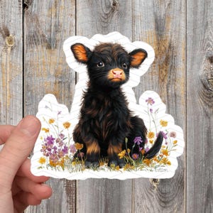 Autocollant brillant imperméable floral bébé vache Highland, autocollant fleurs sauvages, autocollant Kindle, cadeau meilleur ami, cadeau pour amoureux des vaches, décalcomanie bétail