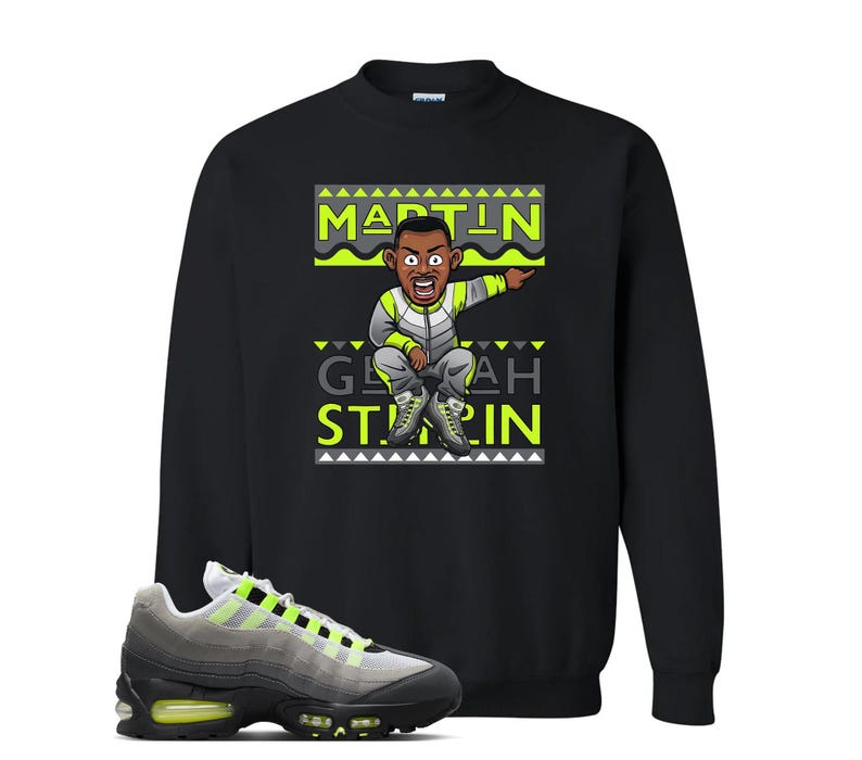 Puede incluir: Sudadera negra con un dibujo animado de un hombre se&ntilde;alando, con el texto "MARTIN" y "GLAH STARIN" en verde ne&oacute;n. Un par de zapatillas deportivas grises, negras y verde ne&oacute;n est&aacute;n en primer plano.