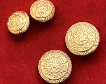 2 botones vintage en cartulina, medianos (13/16" o 21 mm), redondos, con relieve dorado, brillantes, elegantes y estilizados (tamaño pequeño agotado).